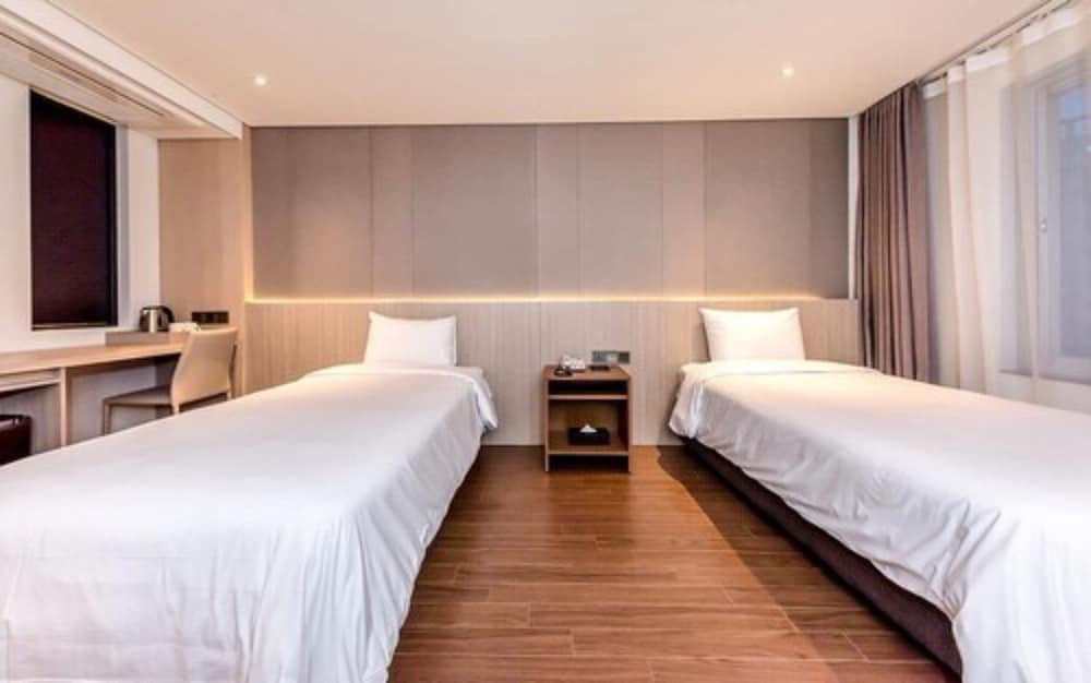 Jeju Noblepia Hotel 10/26