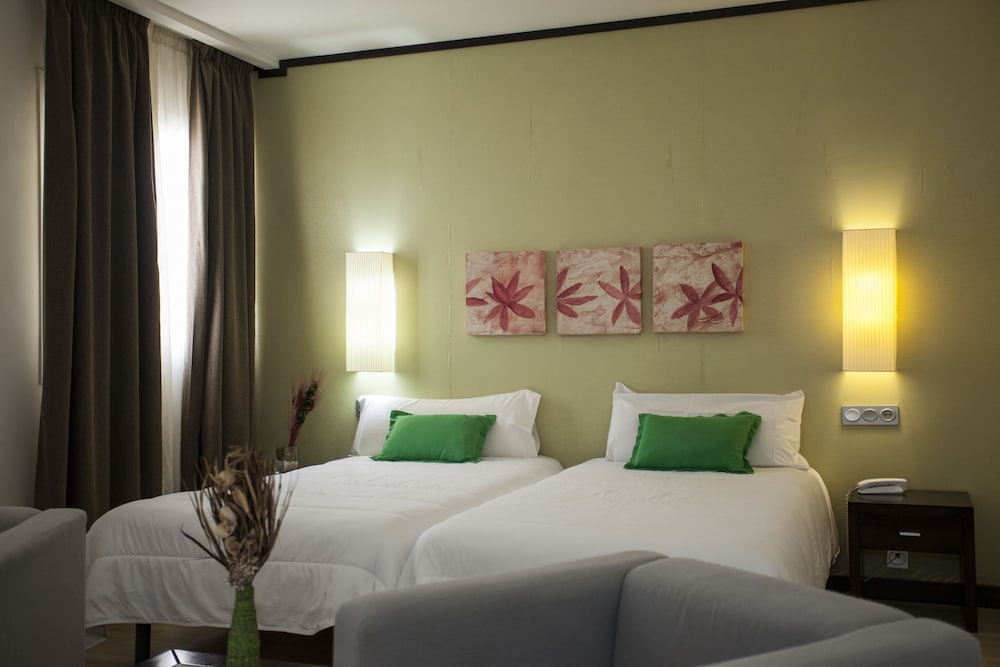 Hotel Puerta de Ocana 4/32