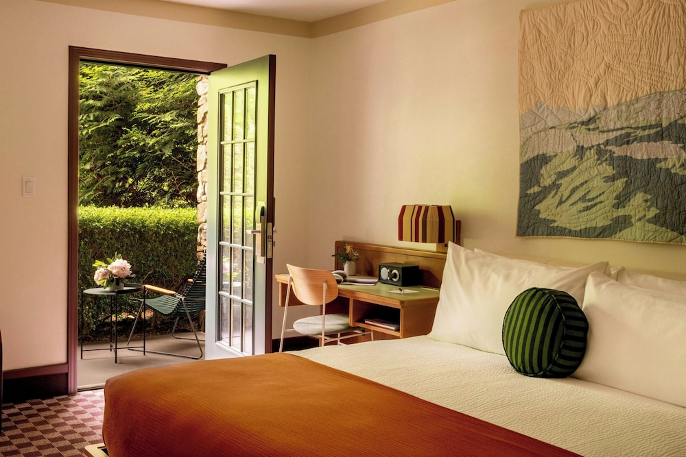 Garden, King Bed
