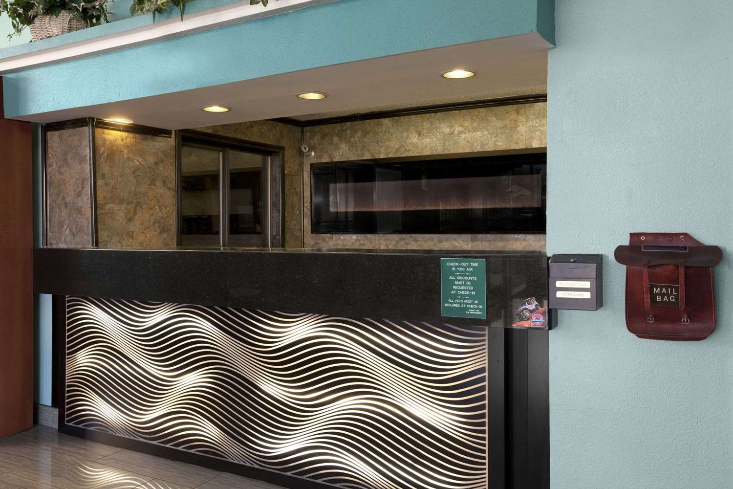 Super 8 by Wyndham NAU/Downtown Conference Center 7/30