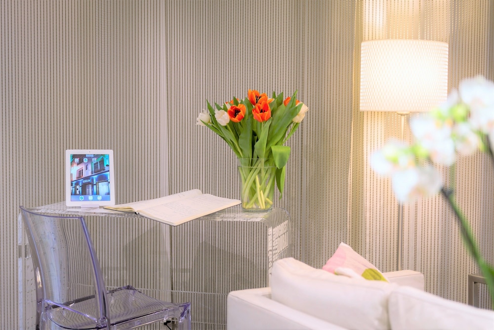 Lobby at Hotel Glasgow Monceau Paris, PARIS