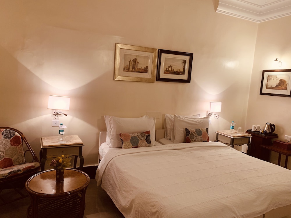 The Elgin Fairlawn Kolkata 16/60