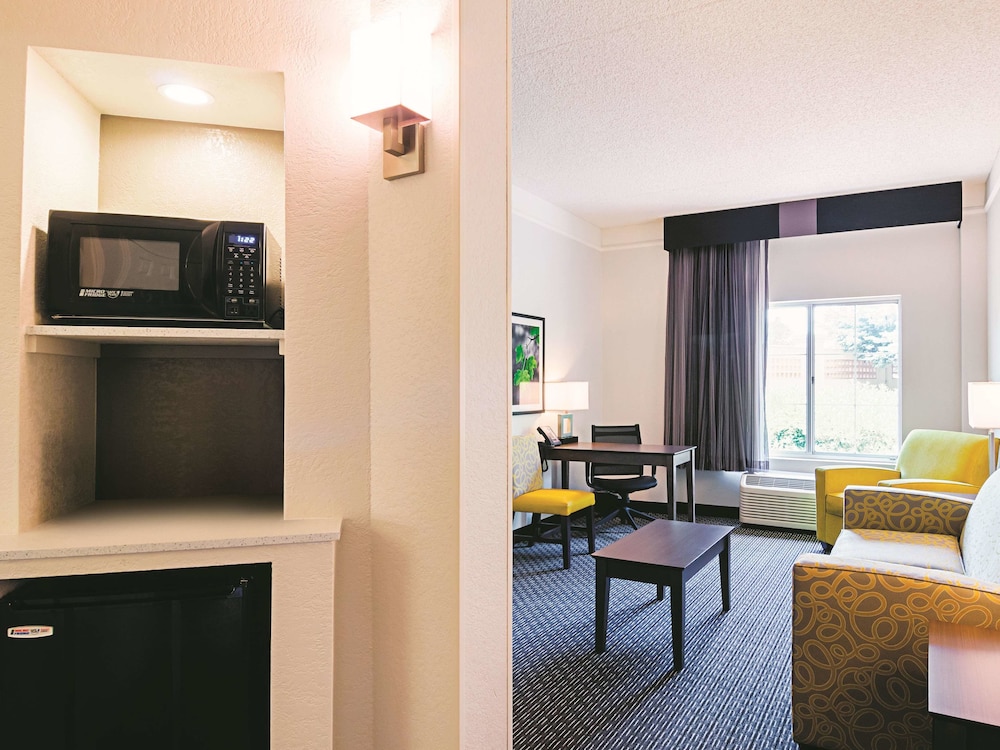 La Quinta Inn & Suites by Wyndham Denver Airport DIA 28/43