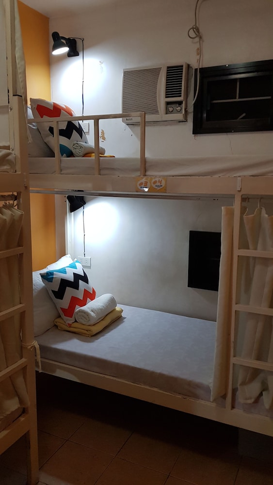 Crossroads Hostel Manila 34/46