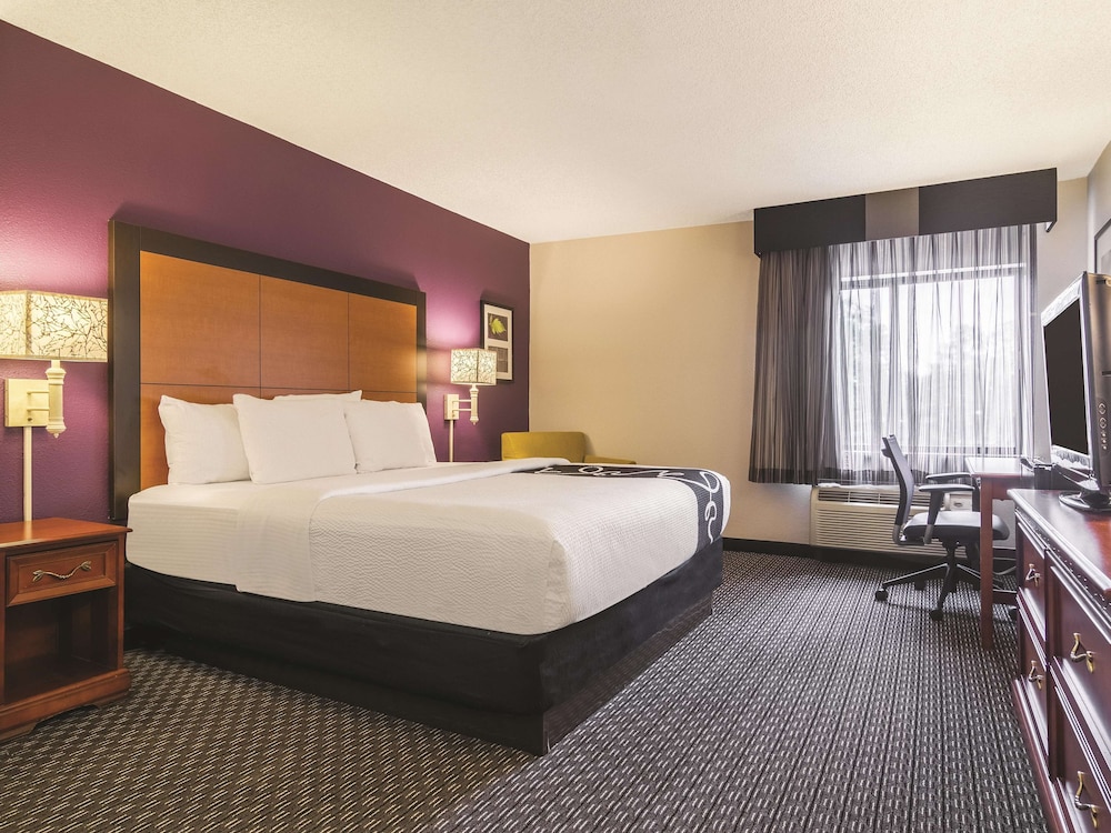 ROOM, KING BED
