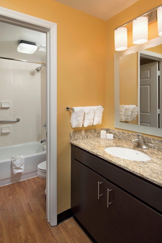 1 BEDROOM, SUITE