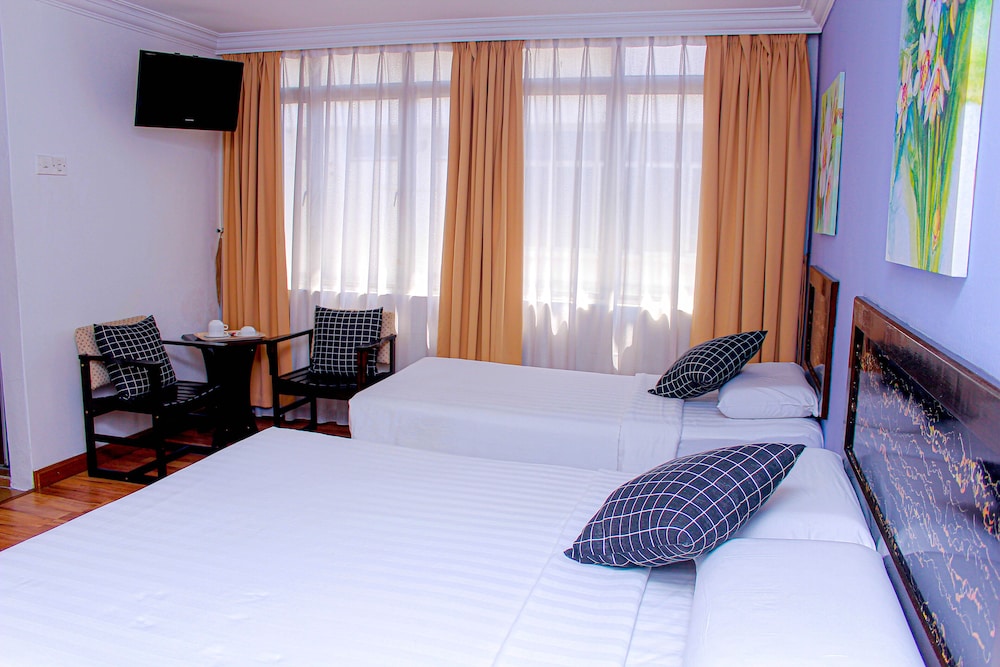 Desa Queenspark Hotel 16/77