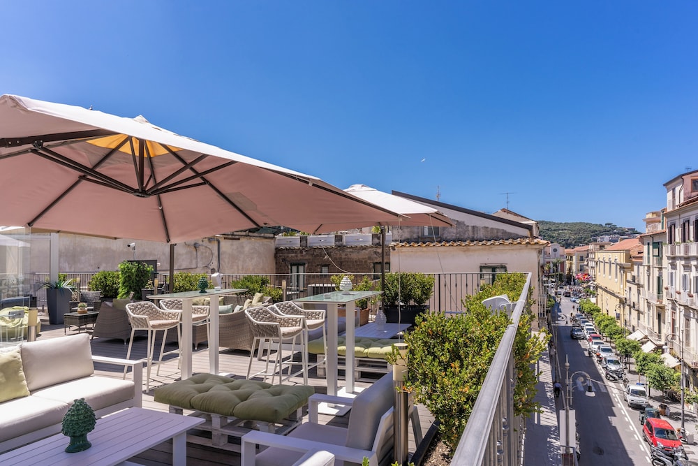 Sorrento City Hotel 6/76