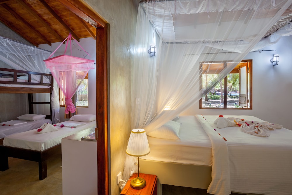 De Silva Palm Resort 50/50