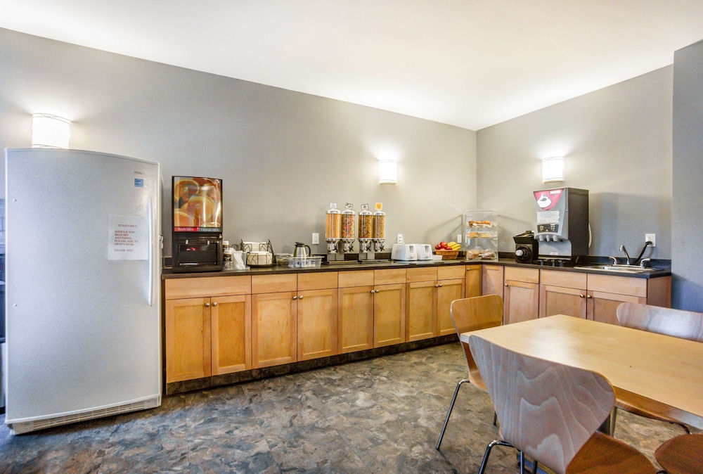 Days Inn by Wyndham Stony Plain 6/44