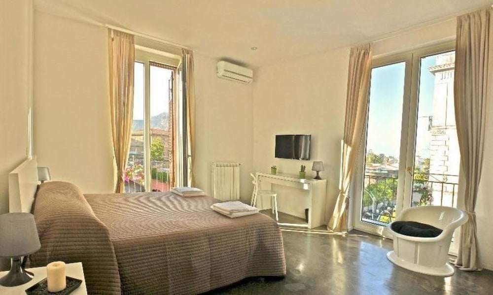 PALERMO ROOMS 24/42