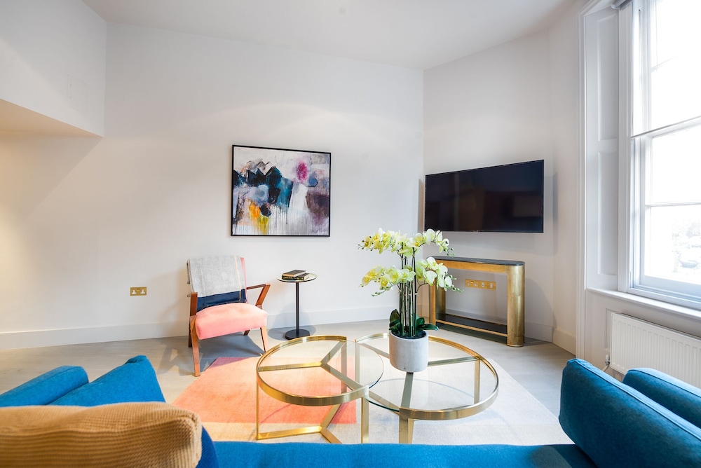 South Kensington by CAPITAL 43/65