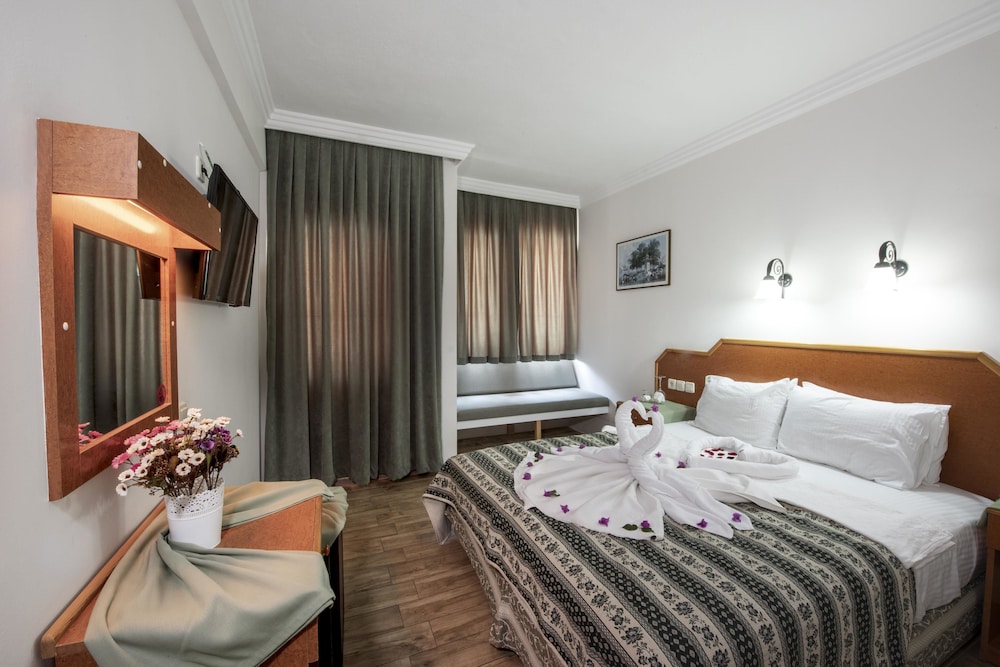 Belcehan Beach Hotel 6/34