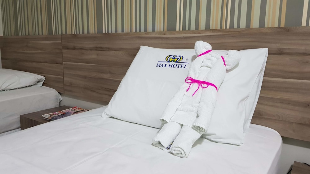 Max Hotel 18/35