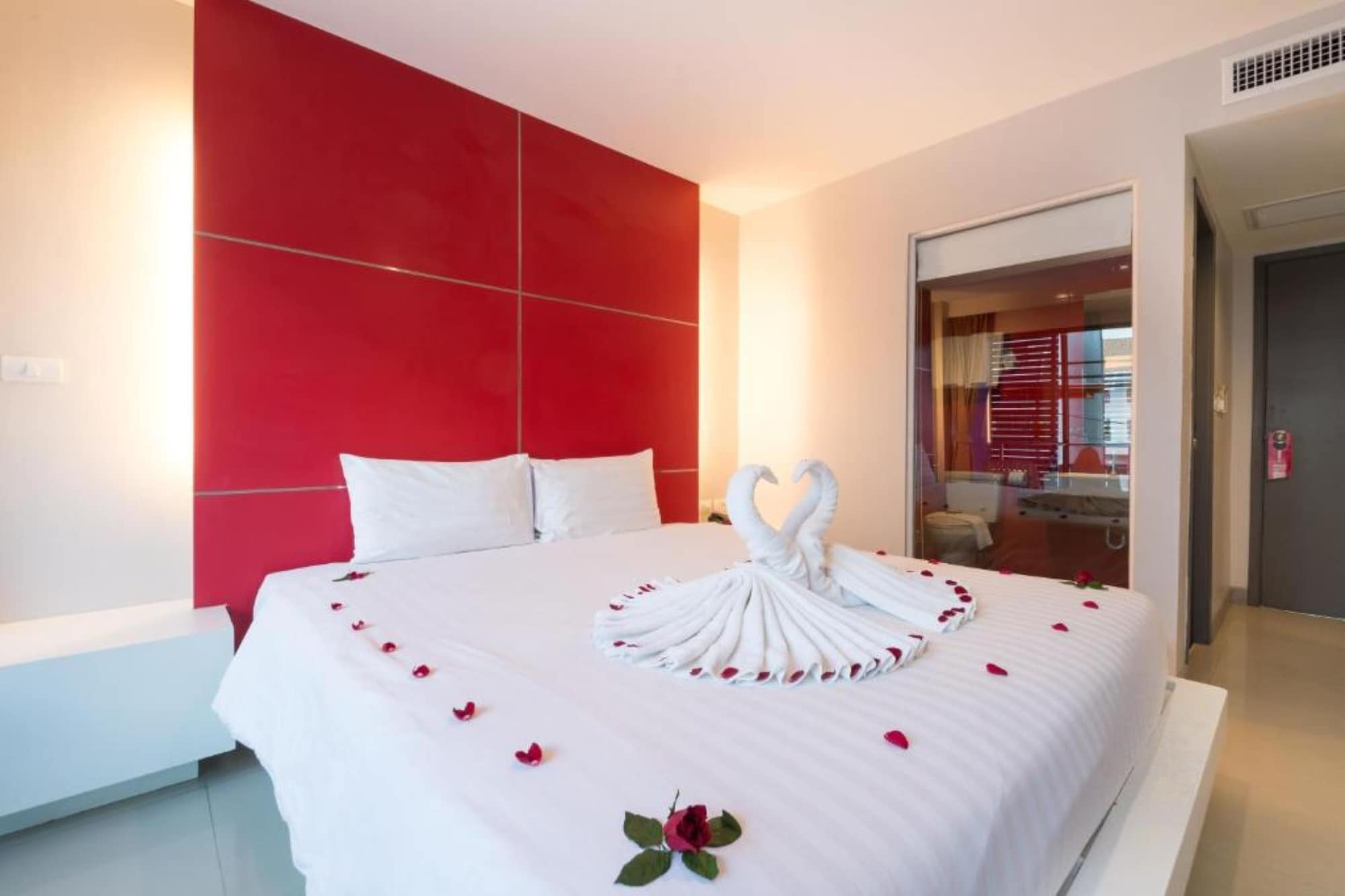 DELUXE, KING BED, BALCONY