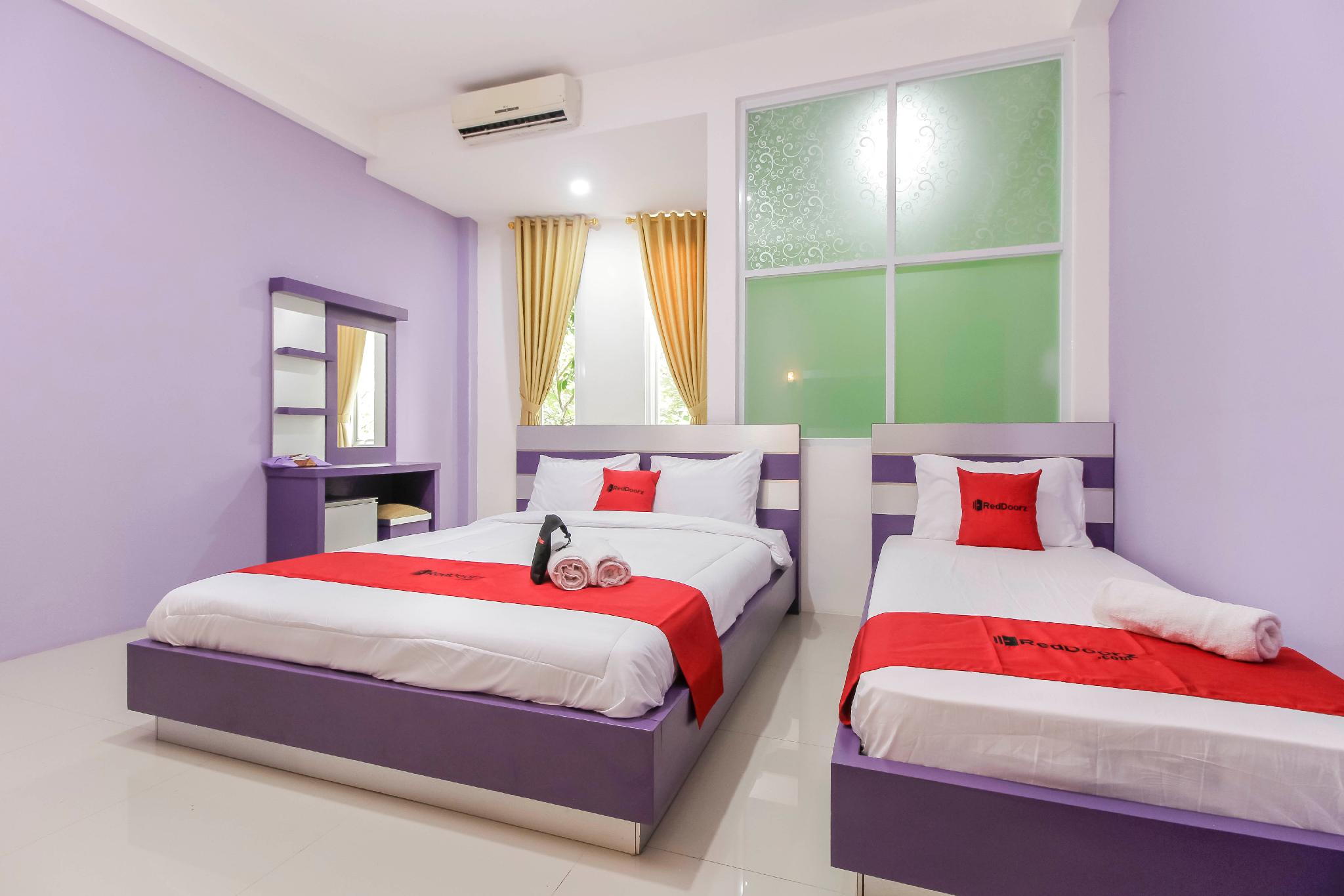 Reddoorz Plus Near Stasiun Bekasi 18/45