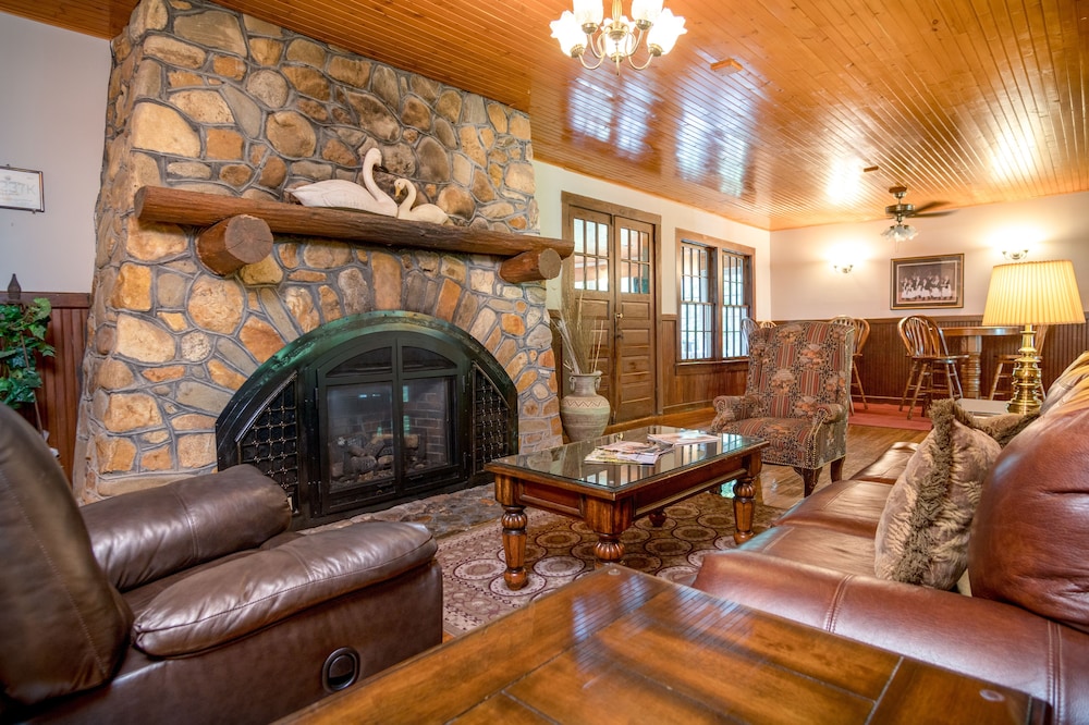 Highland Lake Inn & Resort 52/77