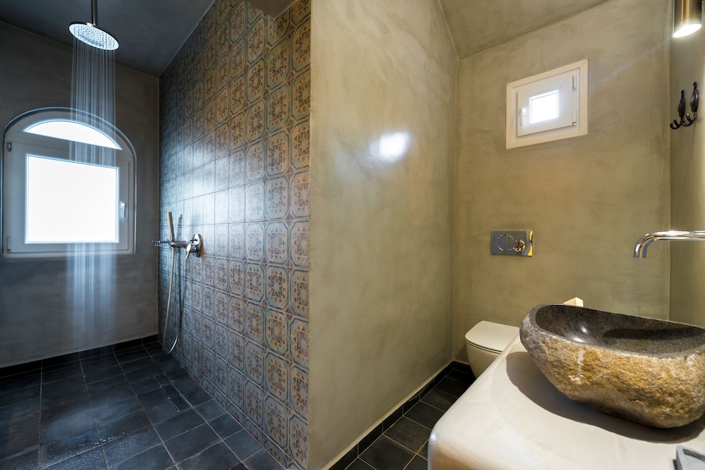Emerald Collection Suites 44/44