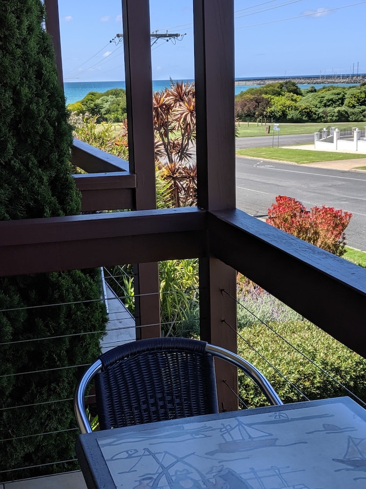 Seaview Motel and Apartments 11/62