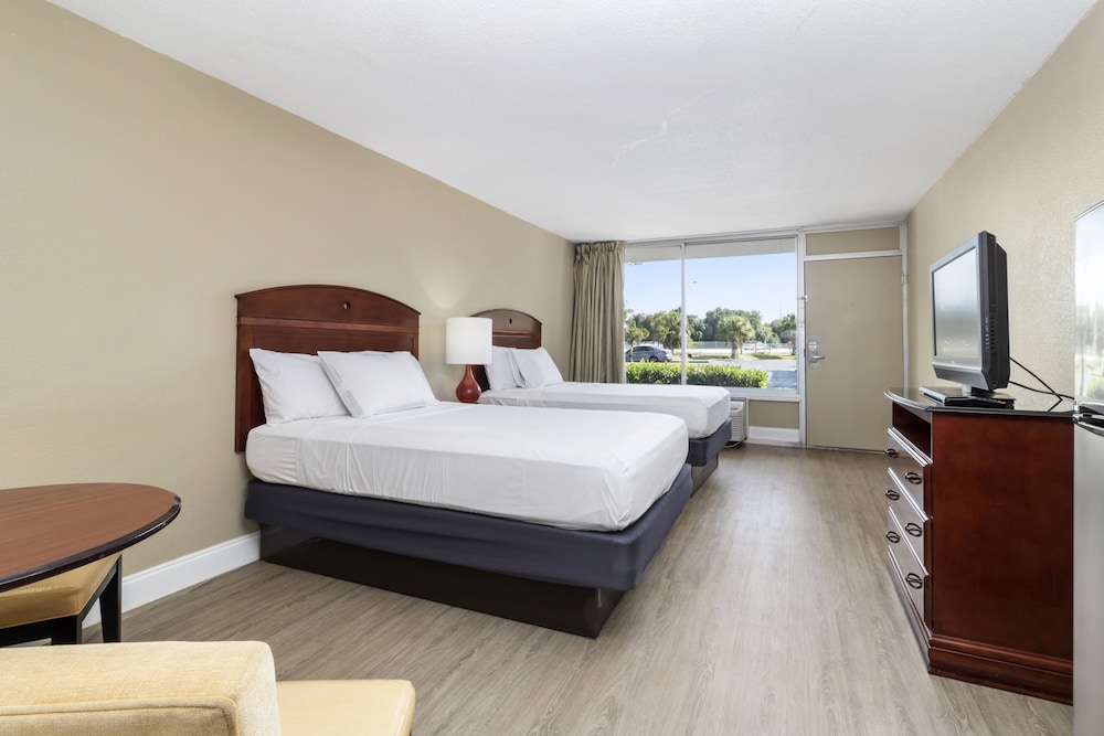 Stayable Suites Lakeland 27/66