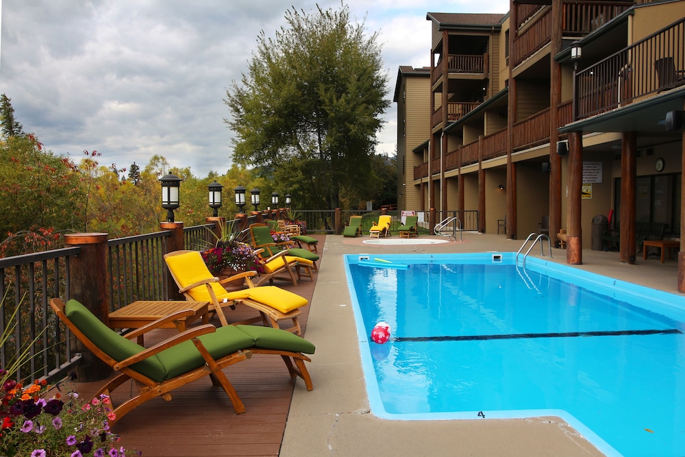 The Pine Lodge on Whitefish River 30/54