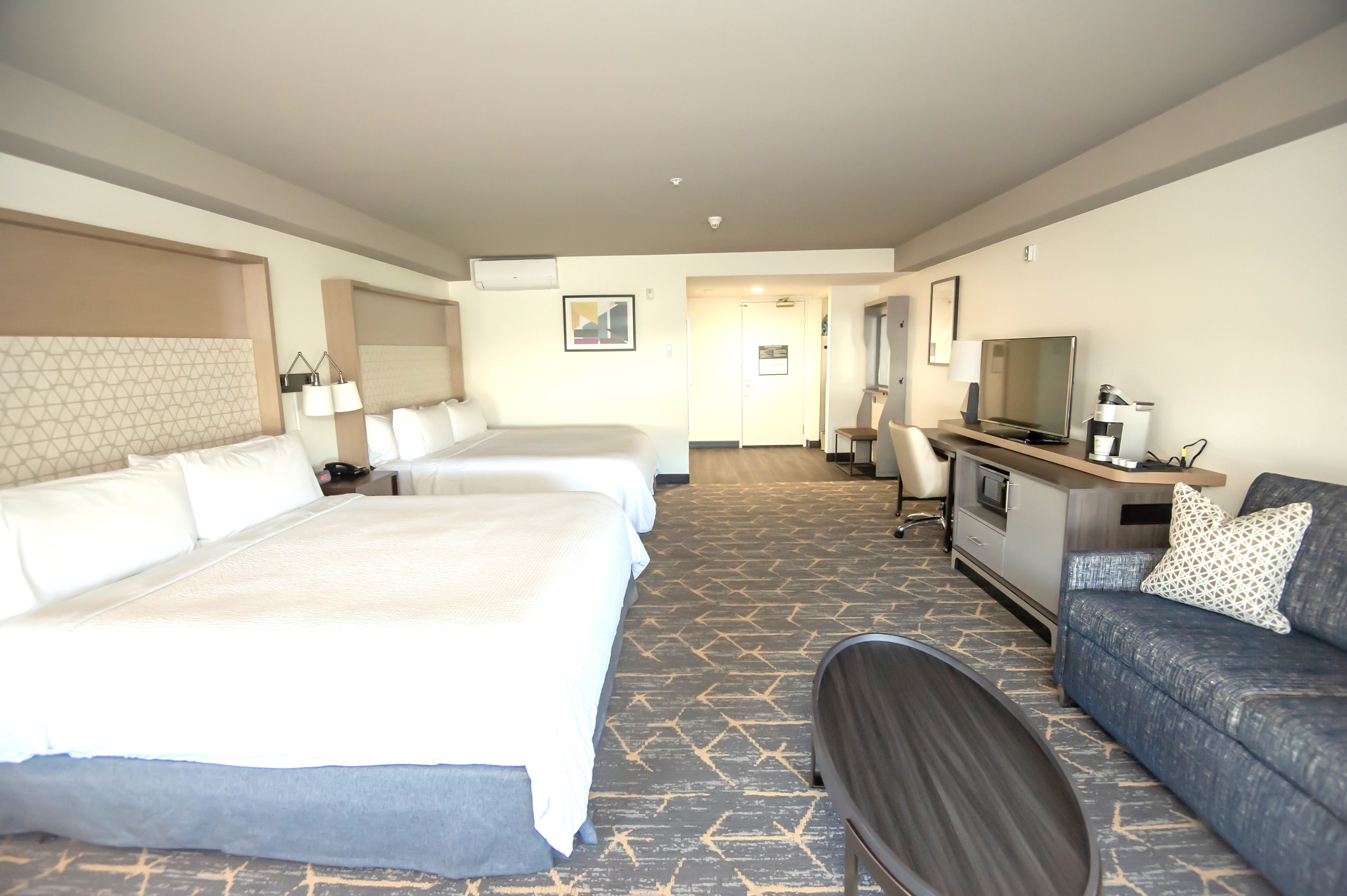 Holiday Inn Hotel Suites Oakland Airport 23/77