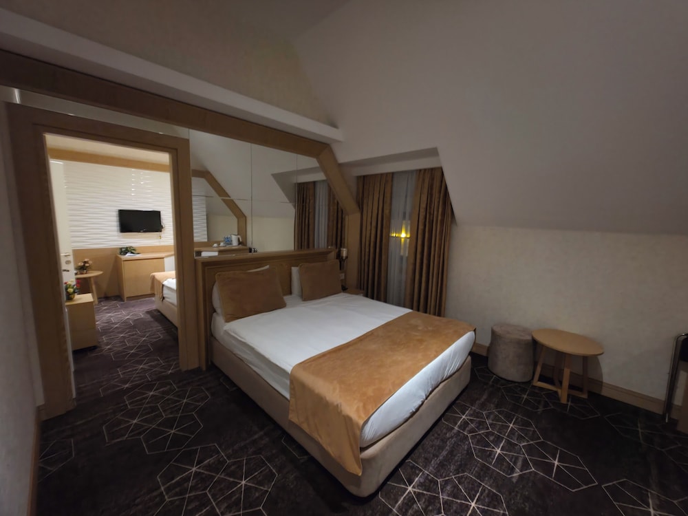 Regal Inn Hotel 17/50