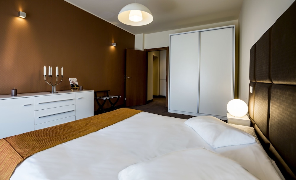 BUSINESS, SPA, APARTMENT