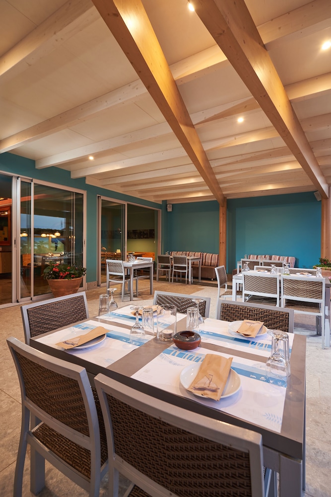 Aptera Beach 34/46