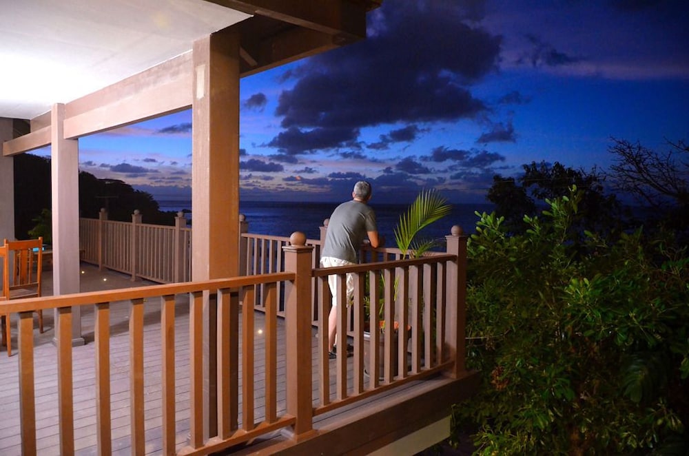 Treasure Cove Hotel 25/58