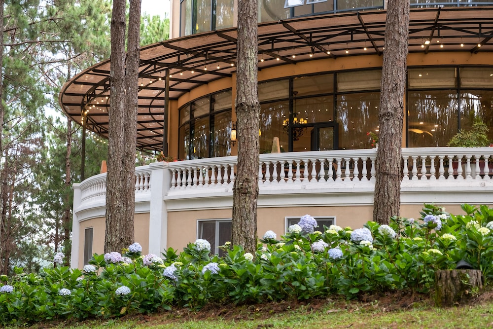 Dalat Edensee Lake Resort and Spa 4/45