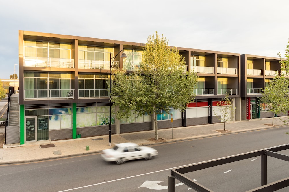 MAWSON LAKES HOTEL 2/64