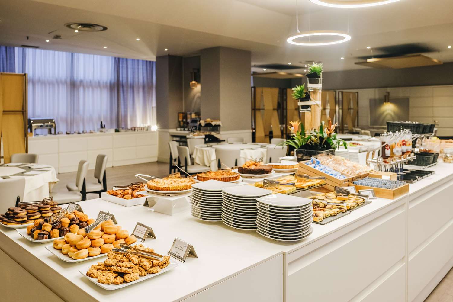 restaurant cafeteria