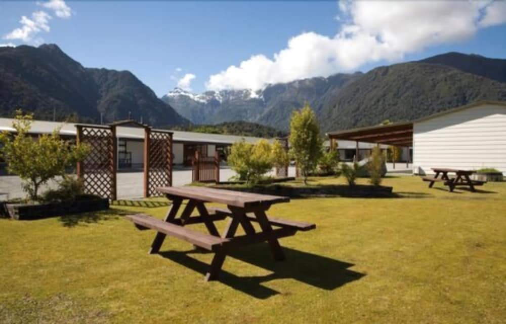 Lake Matheson Motel 45/53