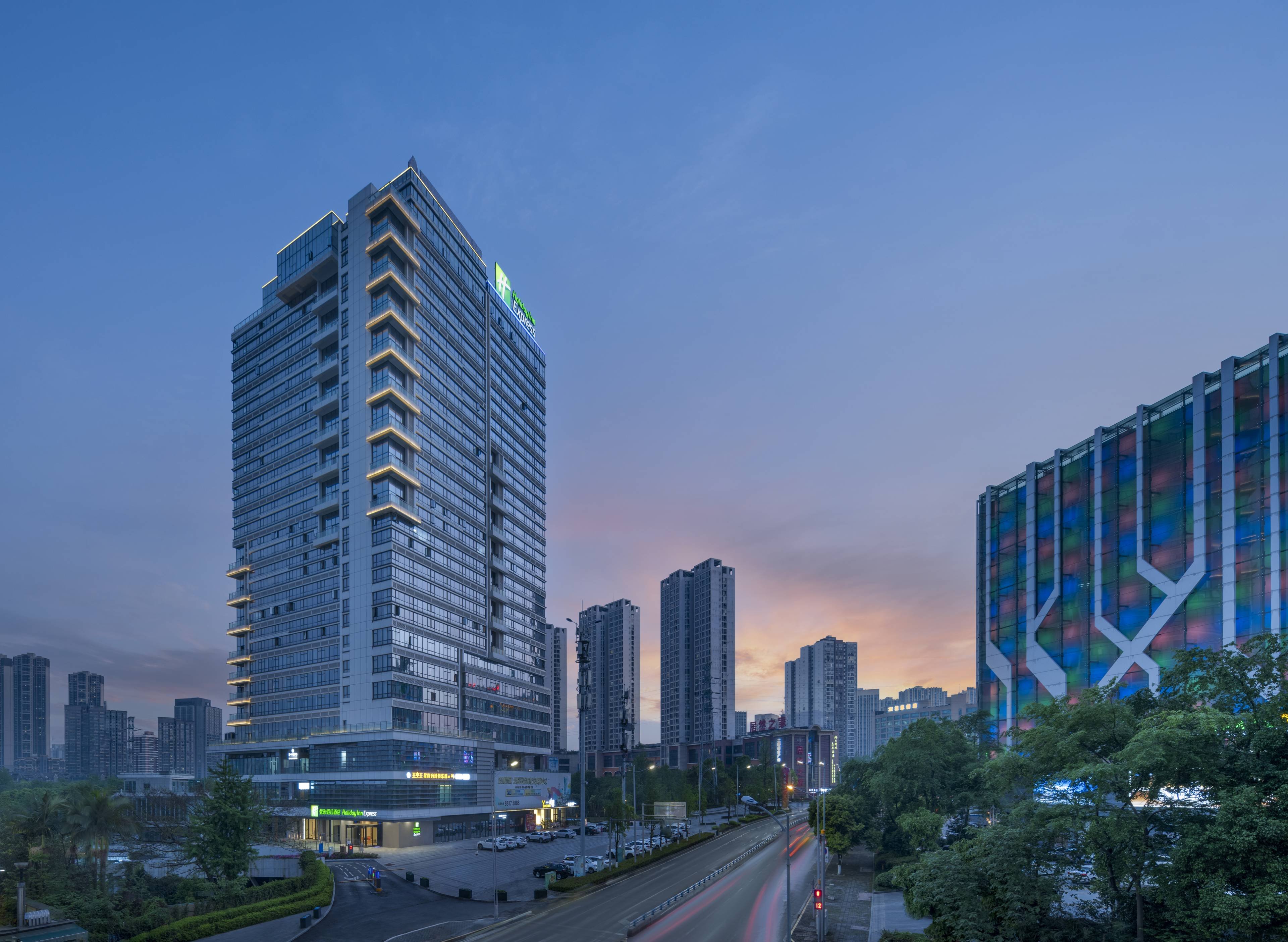 Holiday Inn Express Chongqing Caiyun Lake 1/32