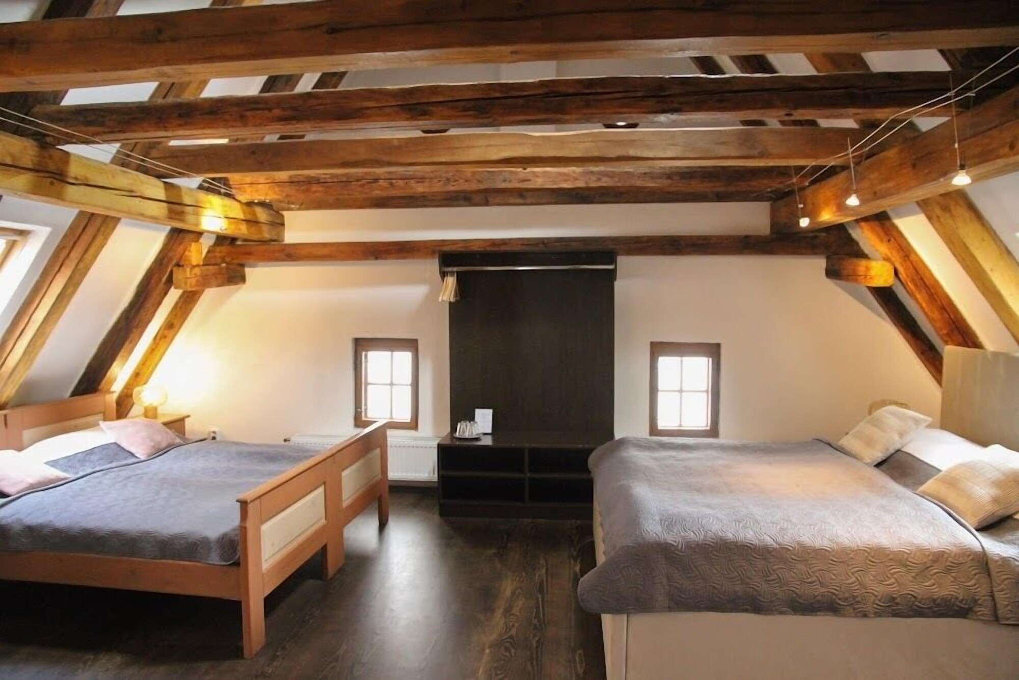 SUITE, ATTIC