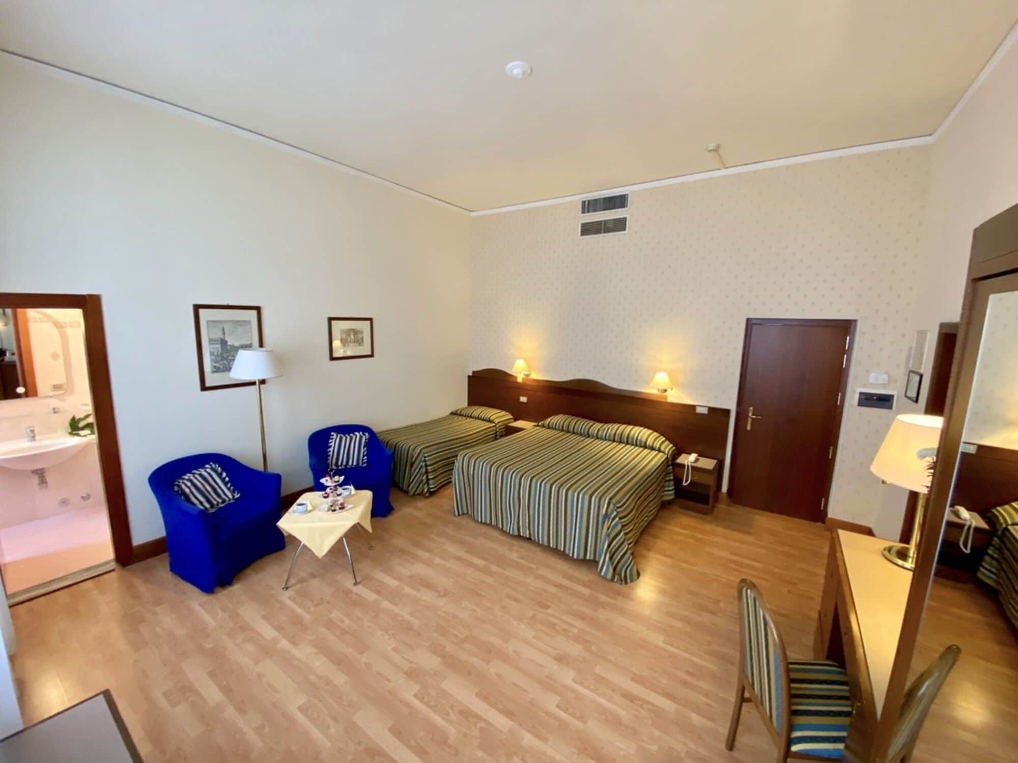 ROOM, TRIPLE
