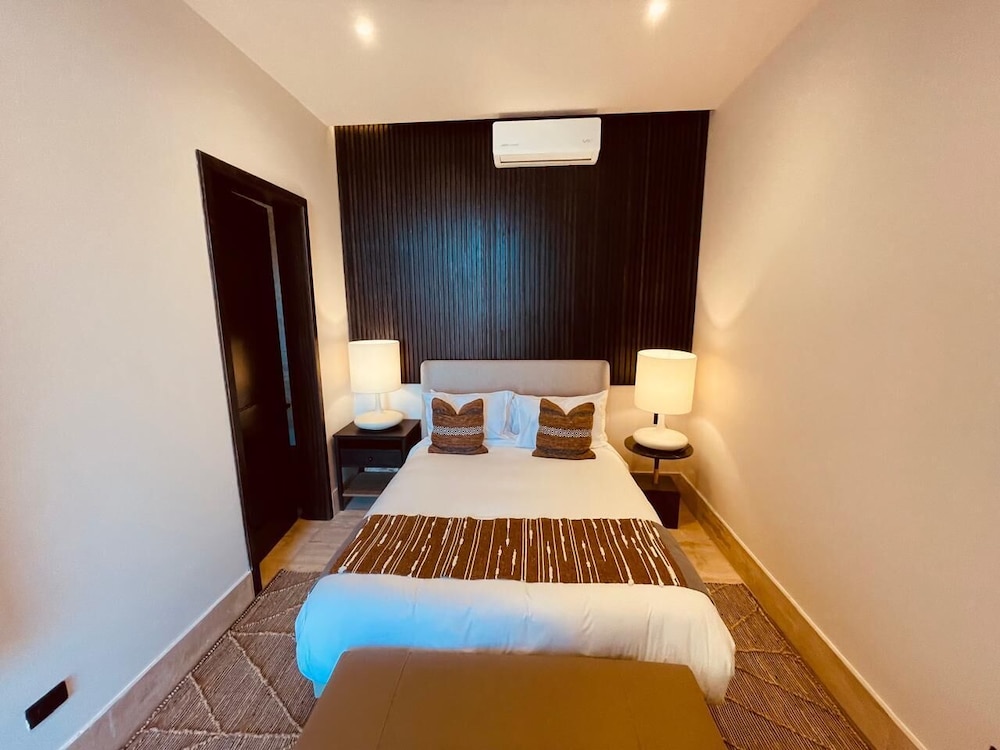 DELUXE, DOUBLE BED
