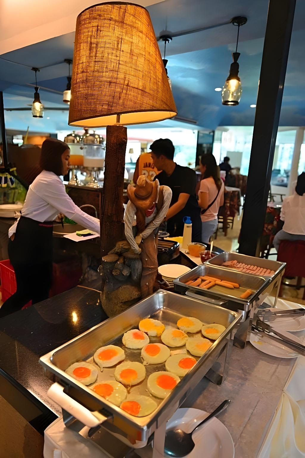 Thongsomboon Club Hotel 21/35