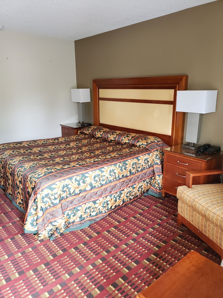 Peach Tree Inn 27/48