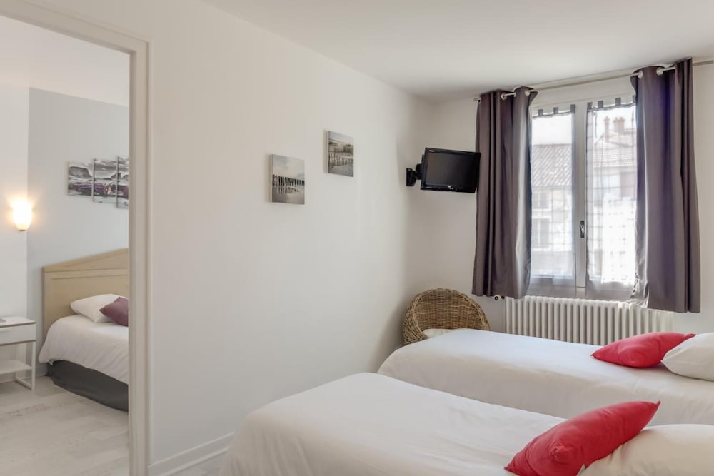 HOTEL LE BOURGOGNE 11/50