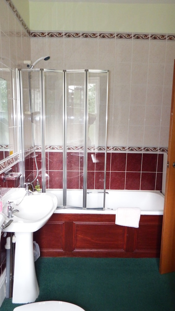 Whitchester Christian Guest House 50/50