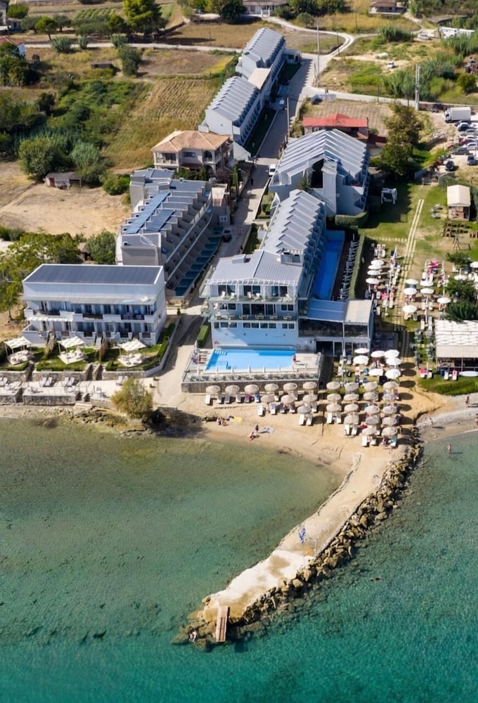 Golden Coast Suites 35/37