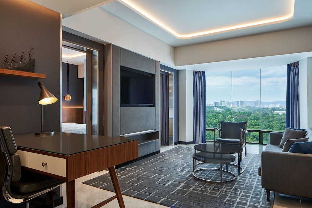 LE MERIDIEN KUALA LUMPUR 51/83