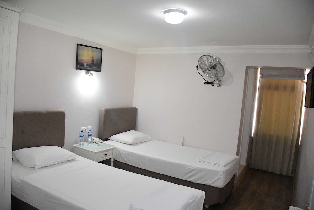 Burhaniye Merkez Otel 3/16
