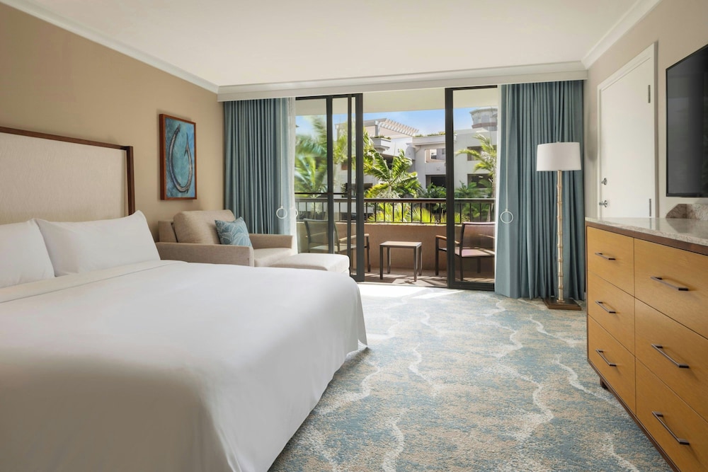 Lanai, Tower, Queen Bed, Garden View