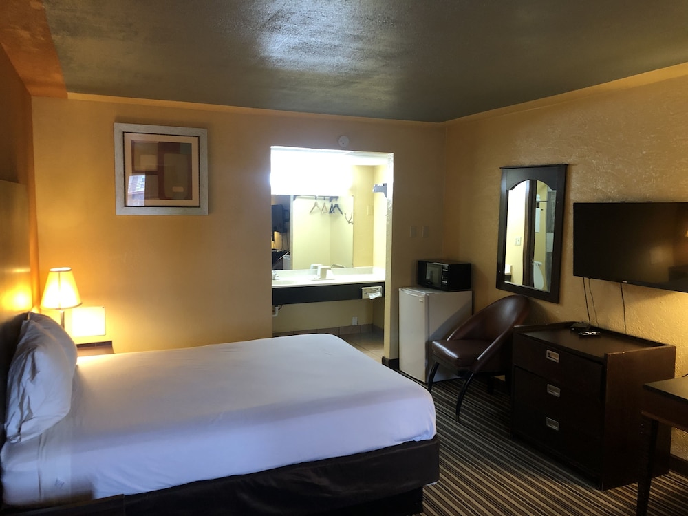 Nendels Inn and Suites Dodge City Airport 16/35