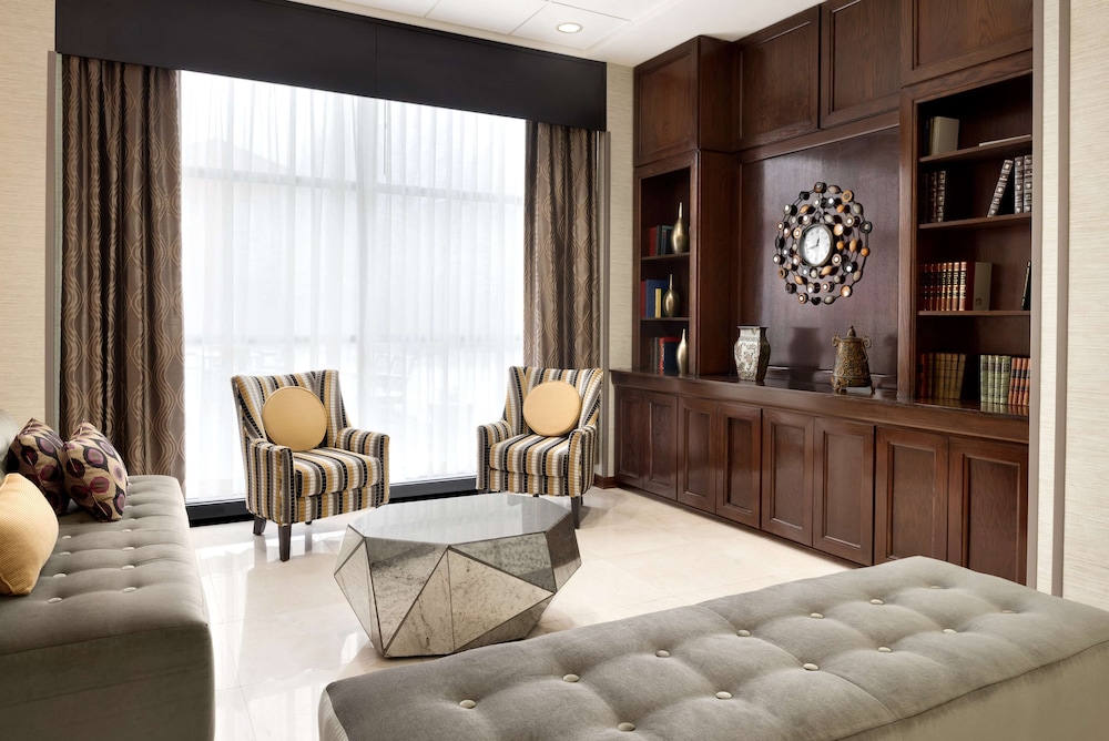 Doubletree By Hilton Milwaukee 7/58