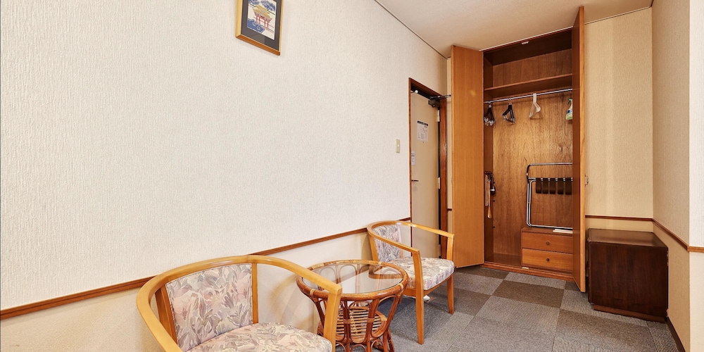 Crown Hotel Okinawa 58/75