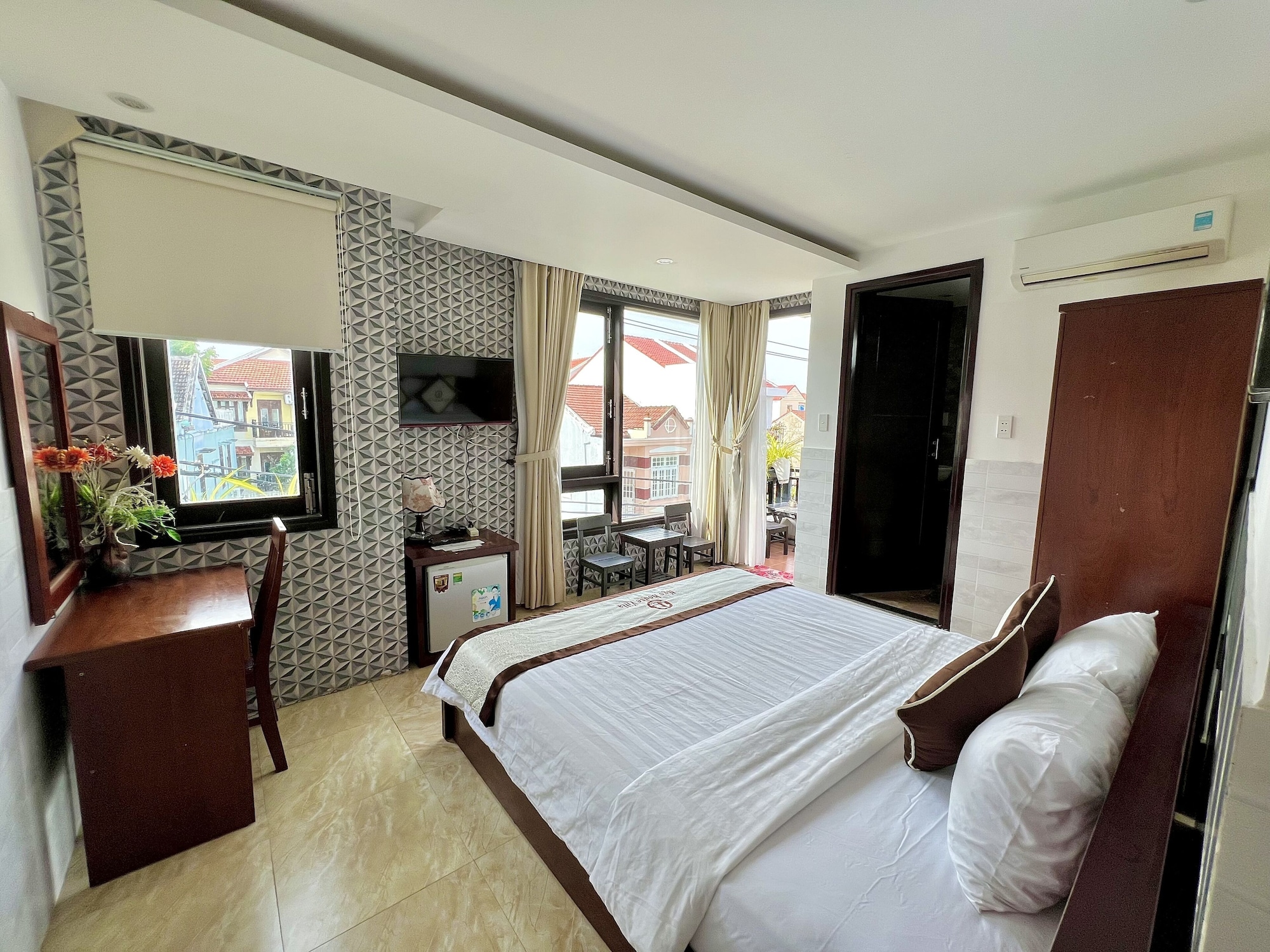 DELUXE, DOUBLE BED